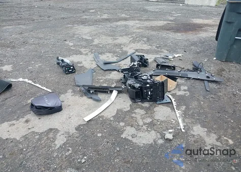 2018 Tesla Model 3 Long Range/Performance z USA, uszkodzony, nr VIN 5YJ3E1EB7JF115583